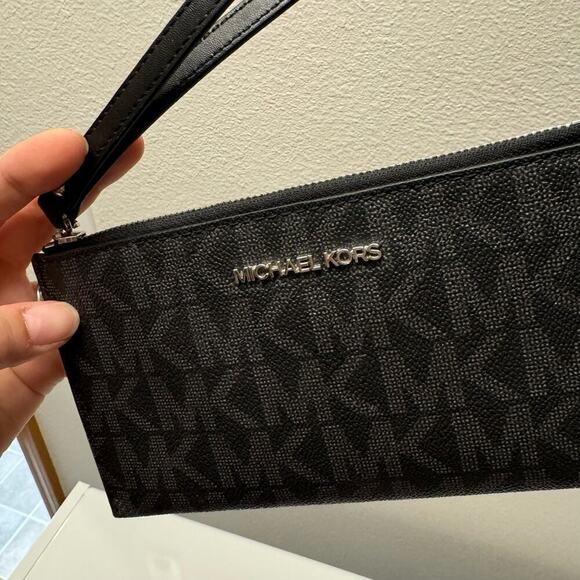 Michael Kors Black Logo Zipper Small Clutch Wristlet Purse Designer - Picture 2 of 10